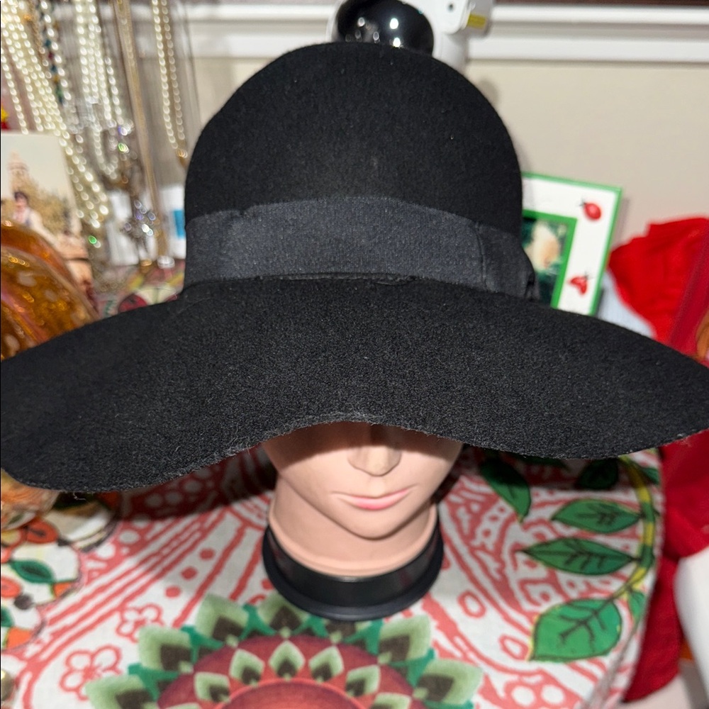 Ralph Lauren Elegant Black Wide-Brim Hat